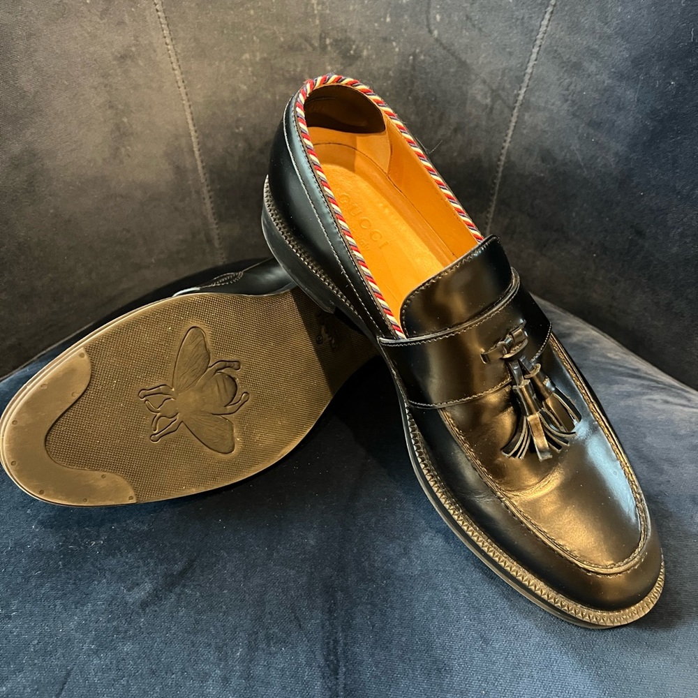 Gucci Tassel Loafer - 523273 - Black Leather, rubber sole - Mens size 10